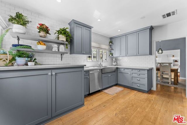 2030 S Redondo Boulevard, Los Angeles, CA 90016