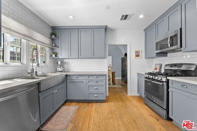 2030 S Redondo Boulevard, Los Angeles, CA 90016