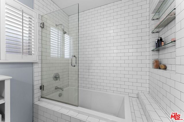 2030 S Redondo Boulevard, Los Angeles, CA 90016