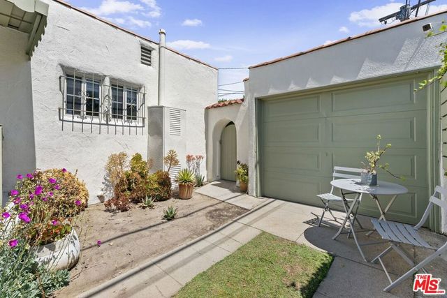 2030 S Redondo Boulevard, Los Angeles, CA 90016