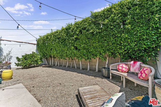 2030 S Redondo Boulevard, Los Angeles, CA 90016