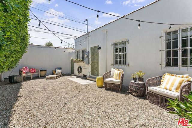 2030 S Redondo Boulevard, Los Angeles, CA 90016