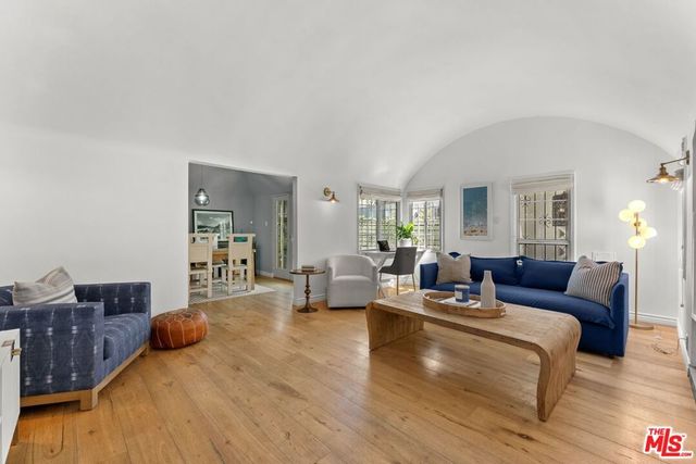 2030 S Redondo Boulevard, Los Angeles, CA 90016