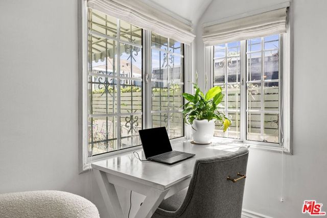 2030 S Redondo Boulevard, Los Angeles, CA 90016