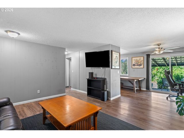 440 N YAMHILL St, Carlton, OR 97111