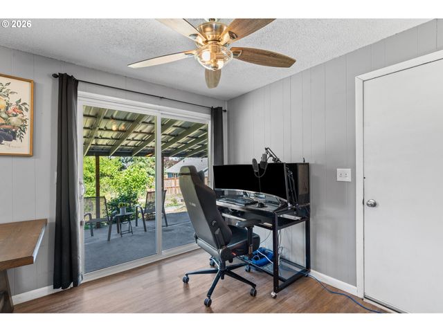 440 N YAMHILL St, Carlton, OR 97111