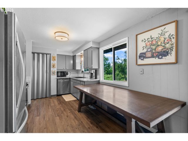 440 N YAMHILL St, Carlton, OR 97111