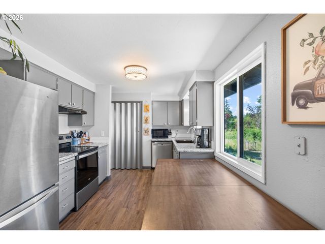 440 N YAMHILL St, Carlton, OR 97111