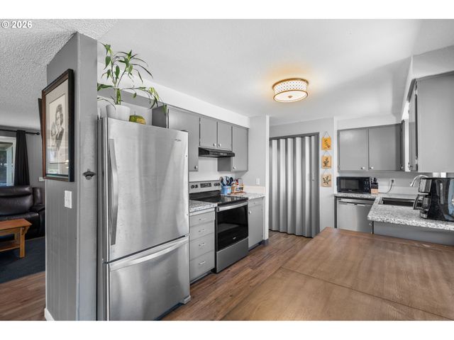 440 N YAMHILL St, Carlton, OR 97111