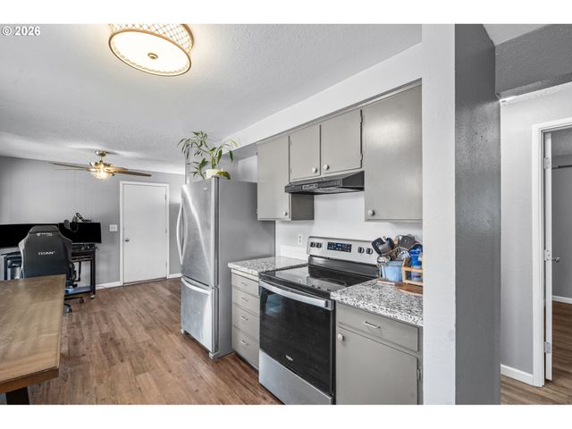 440 N YAMHILL St, Carlton, OR 97111