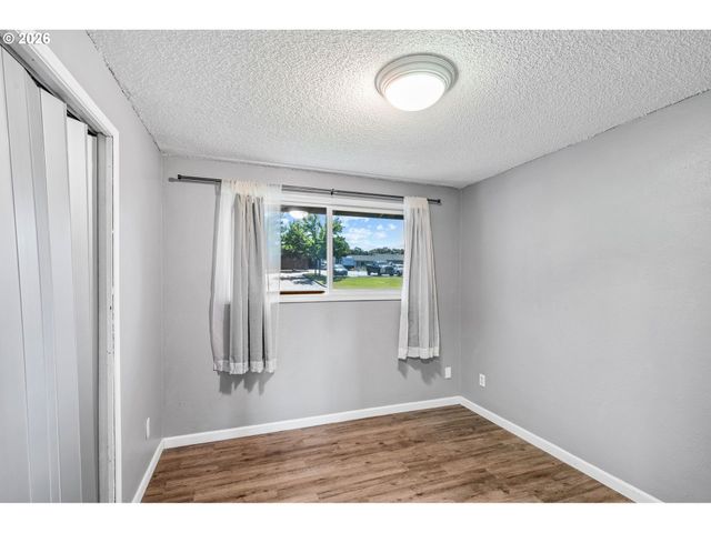 440 N YAMHILL St, Carlton, OR 97111