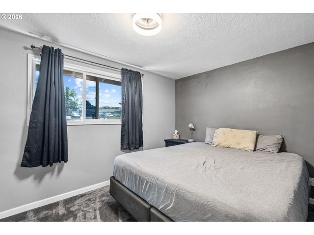 440 N YAMHILL St, Carlton, OR 97111