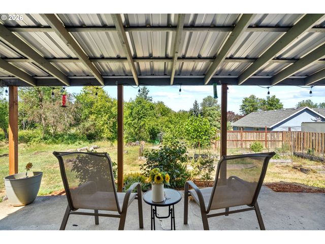 440 N YAMHILL St, Carlton, OR 97111