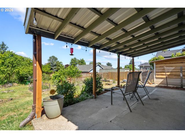 440 N YAMHILL St, Carlton, OR 97111