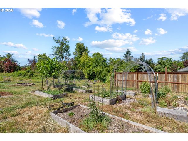 440 N YAMHILL St, Carlton, OR 97111