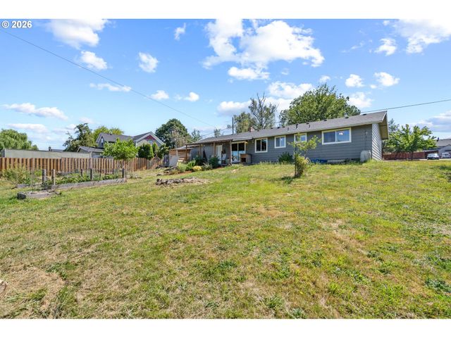 440 N YAMHILL St, Carlton, OR 97111