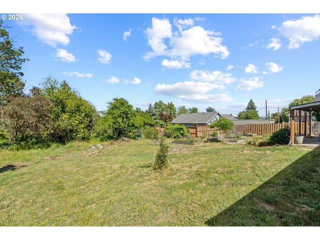 440 N YAMHILL St, Carlton, OR 97111