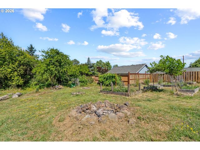 440 N YAMHILL St, Carlton, OR 97111