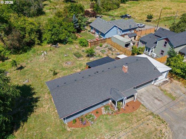 440 N YAMHILL St, Carlton, OR 97111