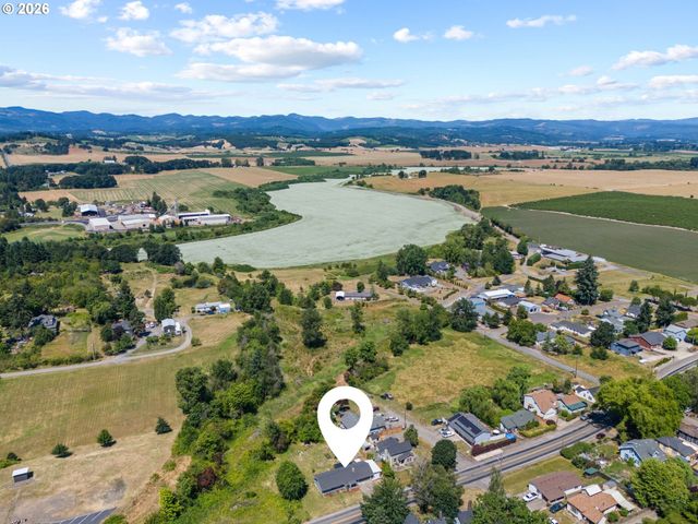 440 N YAMHILL St, Carlton, OR 97111