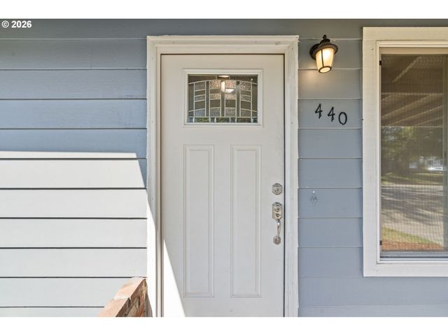 440 N YAMHILL St, Carlton, OR 97111