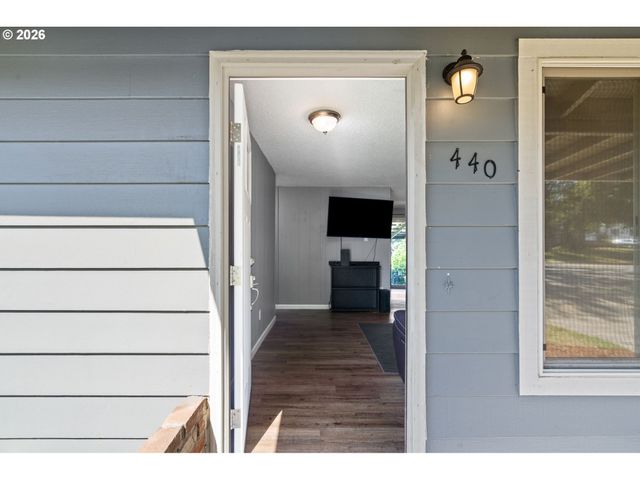 440 N YAMHILL St, Carlton, OR 97111