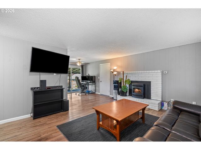 440 N YAMHILL St, Carlton, OR 97111