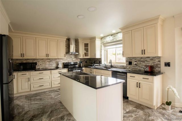 54275 Talon Court, Shelby Twp, MI 48315