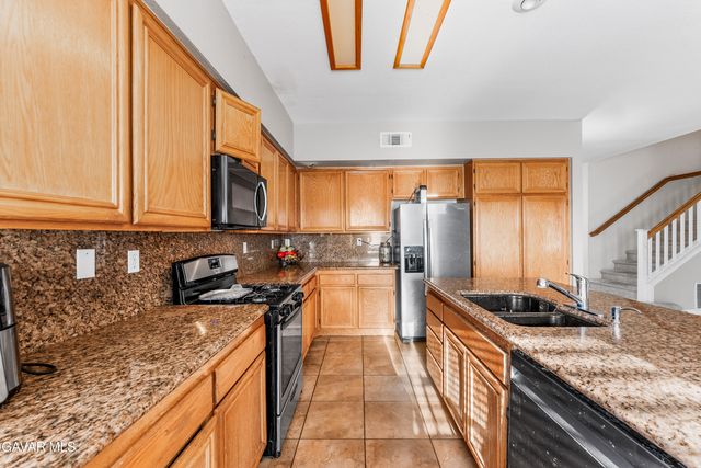 36653 Macarthur Drive, Palmdale, CA 93552