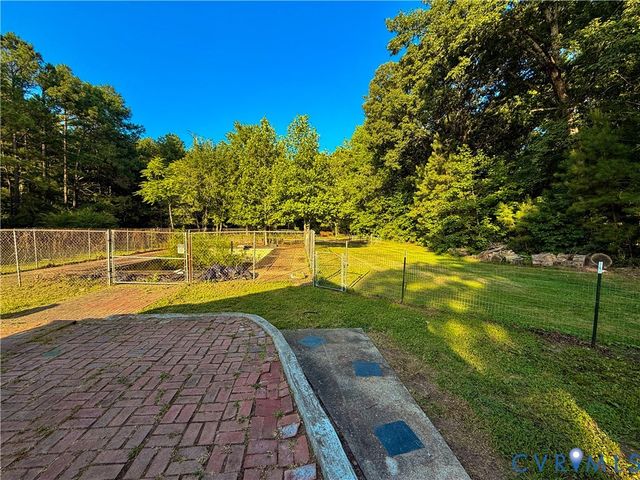 11434 Georgetown Rd, Hanover, VA 23116