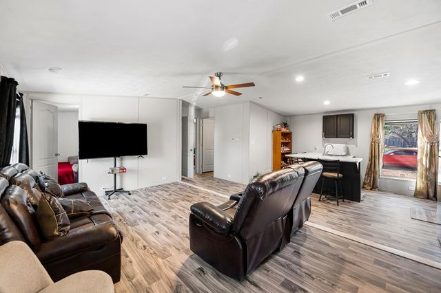 23307 Hickory Shadow, Elmendorf, TX 78112