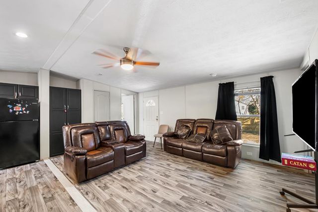 23307 Hickory Shadow, Elmendorf, TX 78112