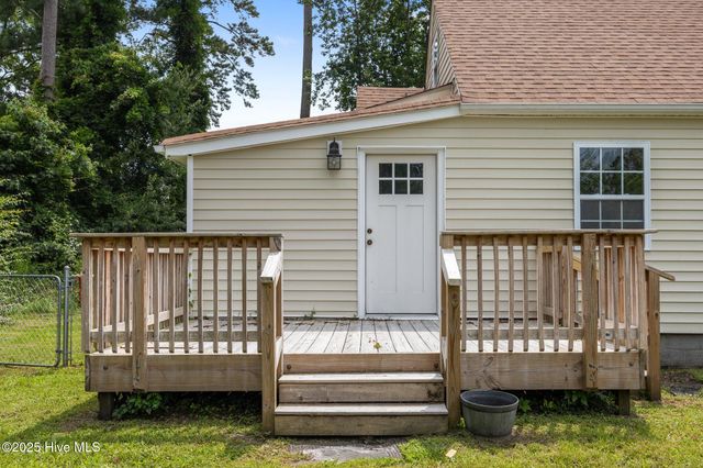 202 Jonathan Drive, Jacksonville, NC 28540