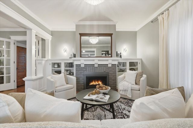 937 Hague Avenue, Saint Paul, MN 55104