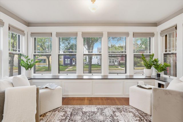 937 Hague Avenue, Saint Paul, MN 55104