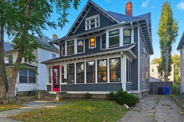 937 Hague Avenue, Saint Paul, MN 55104