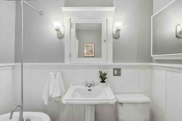 937 Hague Avenue, Saint Paul, MN 55104