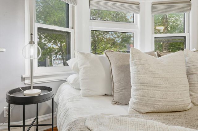 937 Hague Avenue, Saint Paul, MN 55104