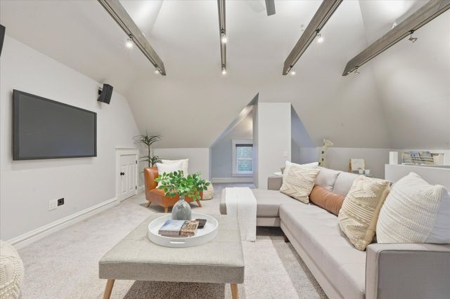 937 Hague Avenue, Saint Paul, MN 55104