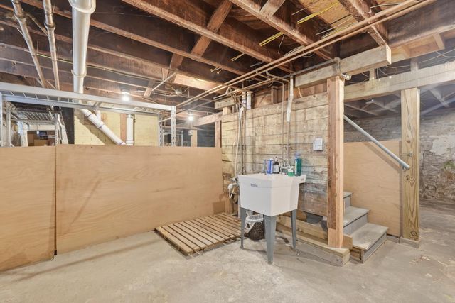 937 Hague Avenue, Saint Paul, MN 55104