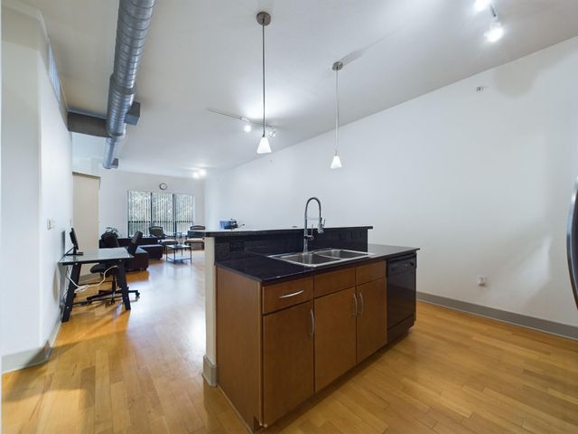 1901 Post Oak Boulevard 2215, Houston, TX 77056