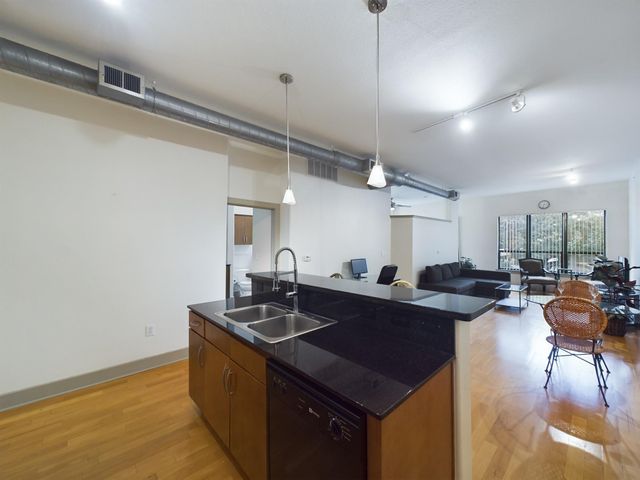 1901 Post Oak Boulevard 2215, Houston, TX 77056