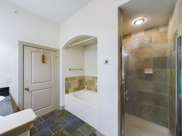 1901 Post Oak Boulevard 2215, Houston, TX 77056