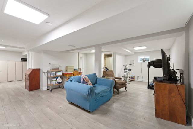 621 Oriole Avenue N, Park Ridge, IL 60068