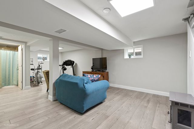 621 Oriole Avenue N, Park Ridge, IL 60068