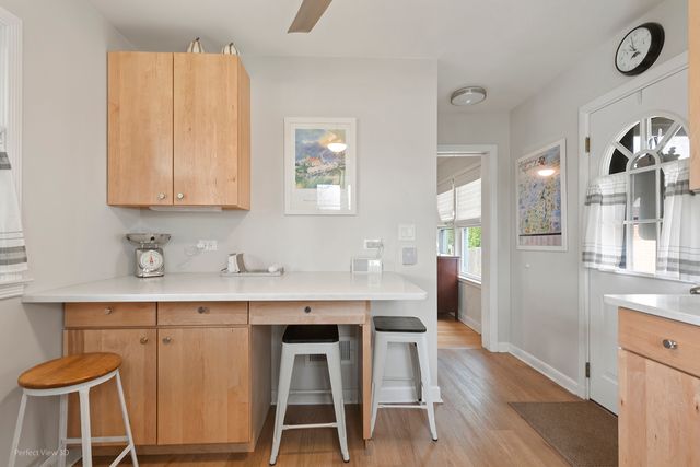 621 Oriole Avenue N, Park Ridge, IL 60068