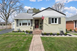 621 Oriole Avenue N, Park Ridge, IL 60068