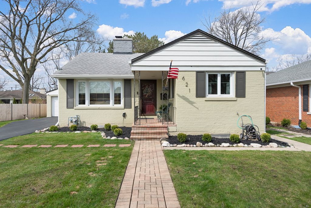 621 Oriole Avenue N, Park Ridge, IL 60068