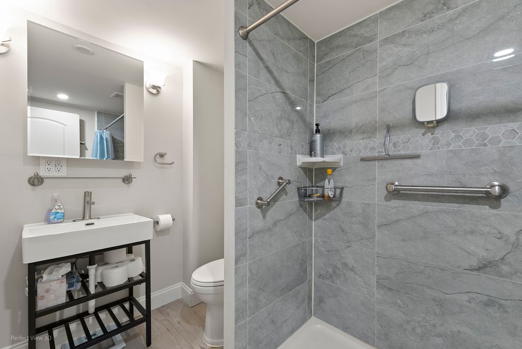 Image 19 of property listing at 621 Oriole Avenue N, Park Ridge, IL 60068