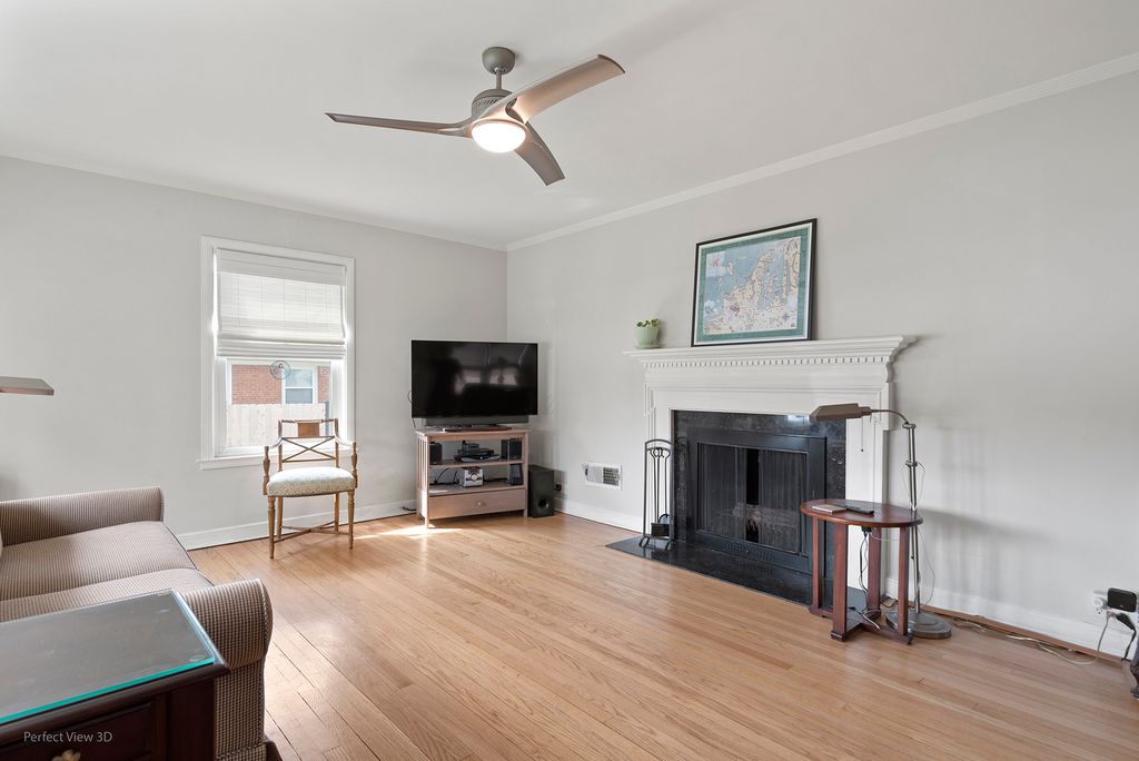 Image 5 of property listing at 621 Oriole Avenue N, Park Ridge, IL 60068